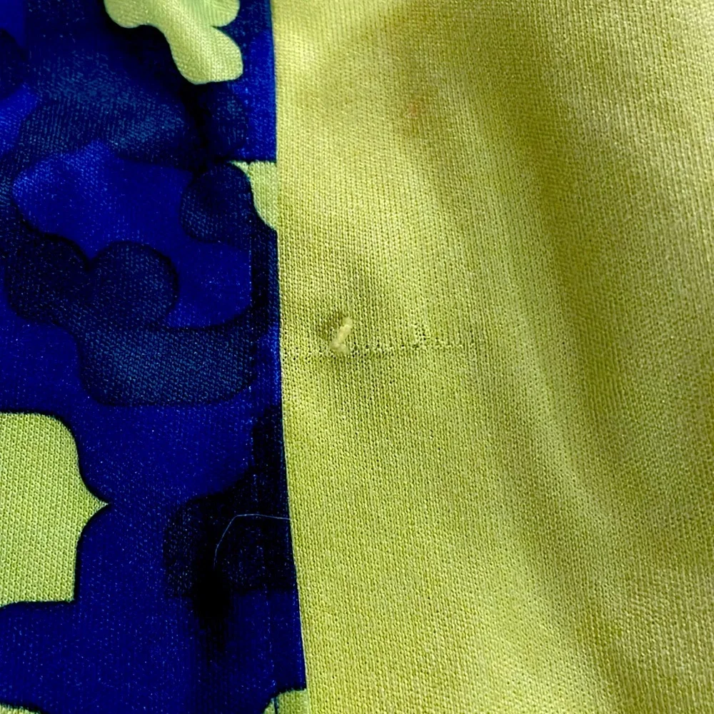 Boys Under Armour “Shark” Shirt & Short Set Size Youth Medium - Picture 4 of 4